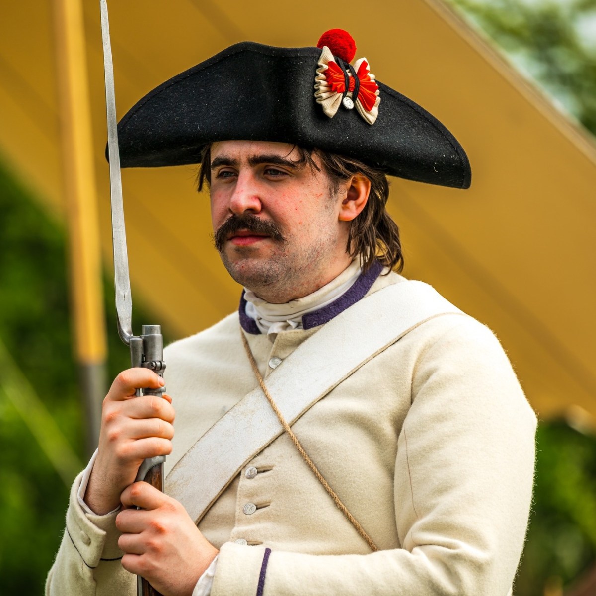 A sentry passes the time by dreaming of colder climates than Saint-Domingue…