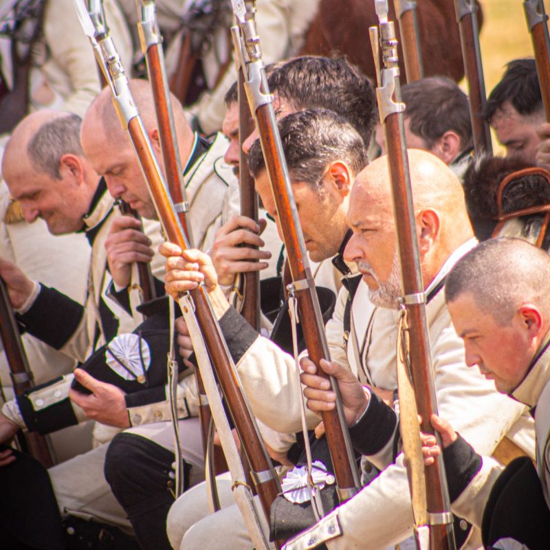 Soldats Gathering in their Masses